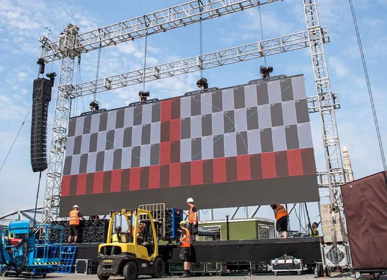 Outdoor LED video wall displaying a live event screen with a large crowd – LED video wall price in India